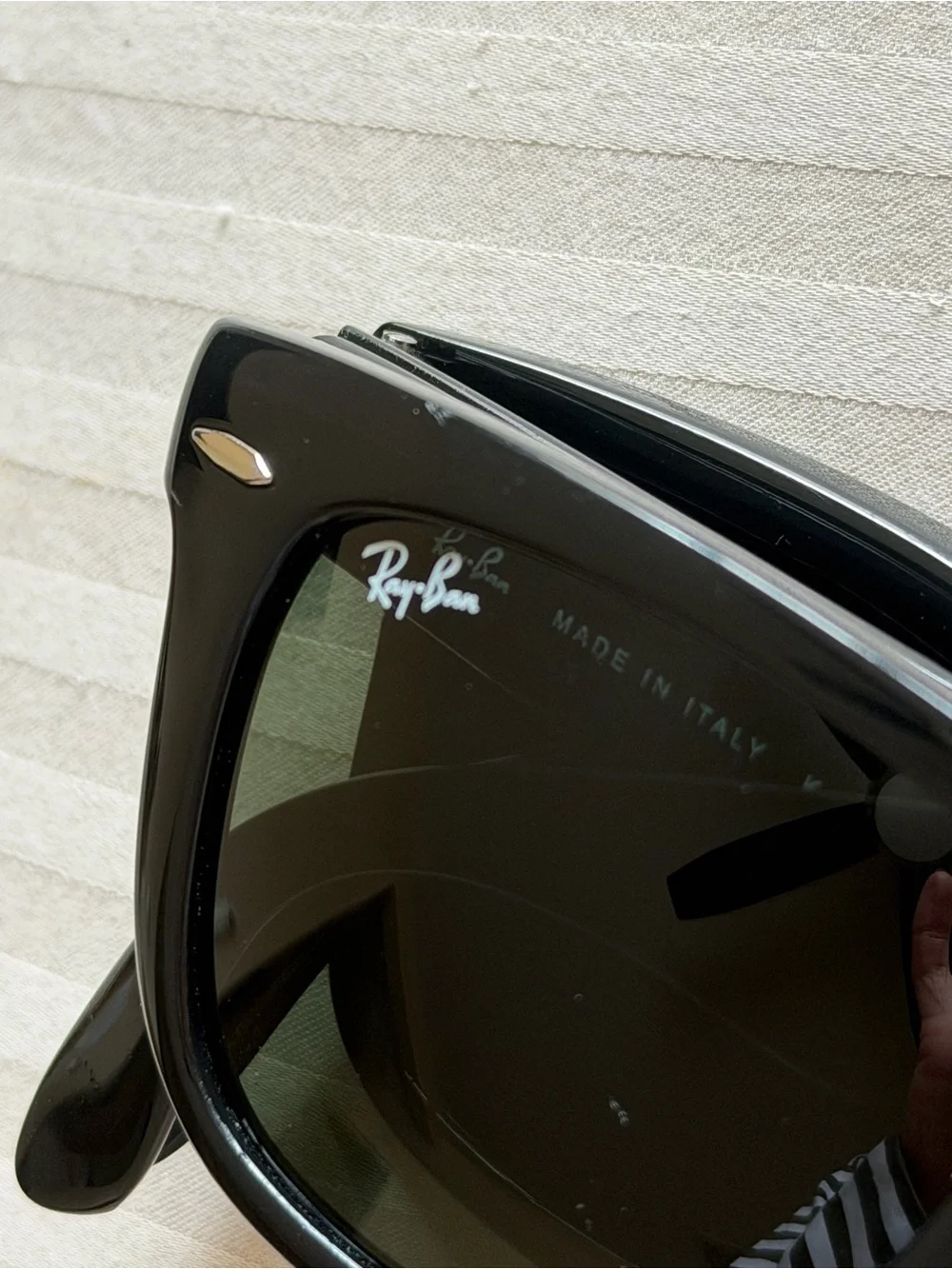 Ray-Ban Folding Wayfarer Sunglasses in Black With Carrying Case
